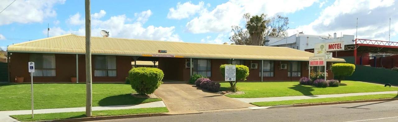 Country Mile Motor Inn Forbes Extérieur photo