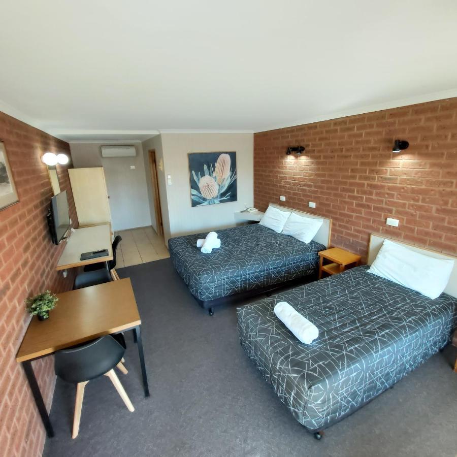 Country Mile Motor Inn Forbes Extérieur photo