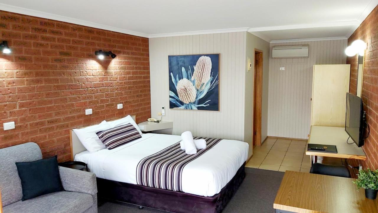Country Mile Motor Inn Forbes Extérieur photo