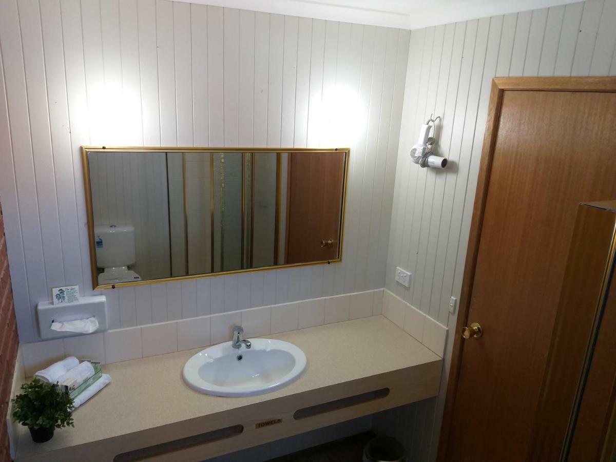 Country Mile Motor Inn Forbes Extérieur photo